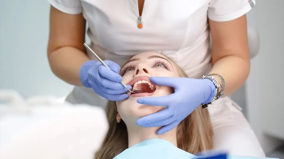 Tooth-Extraction-dental-clinic